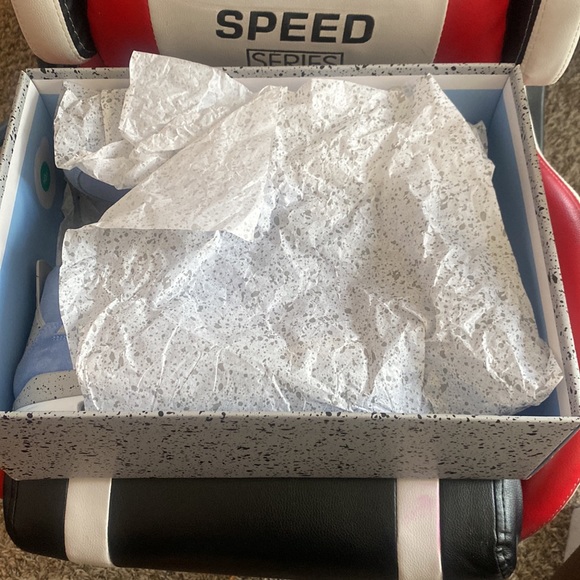 Jordan 4 University blue size 11.5 men - Picture 2 of 5